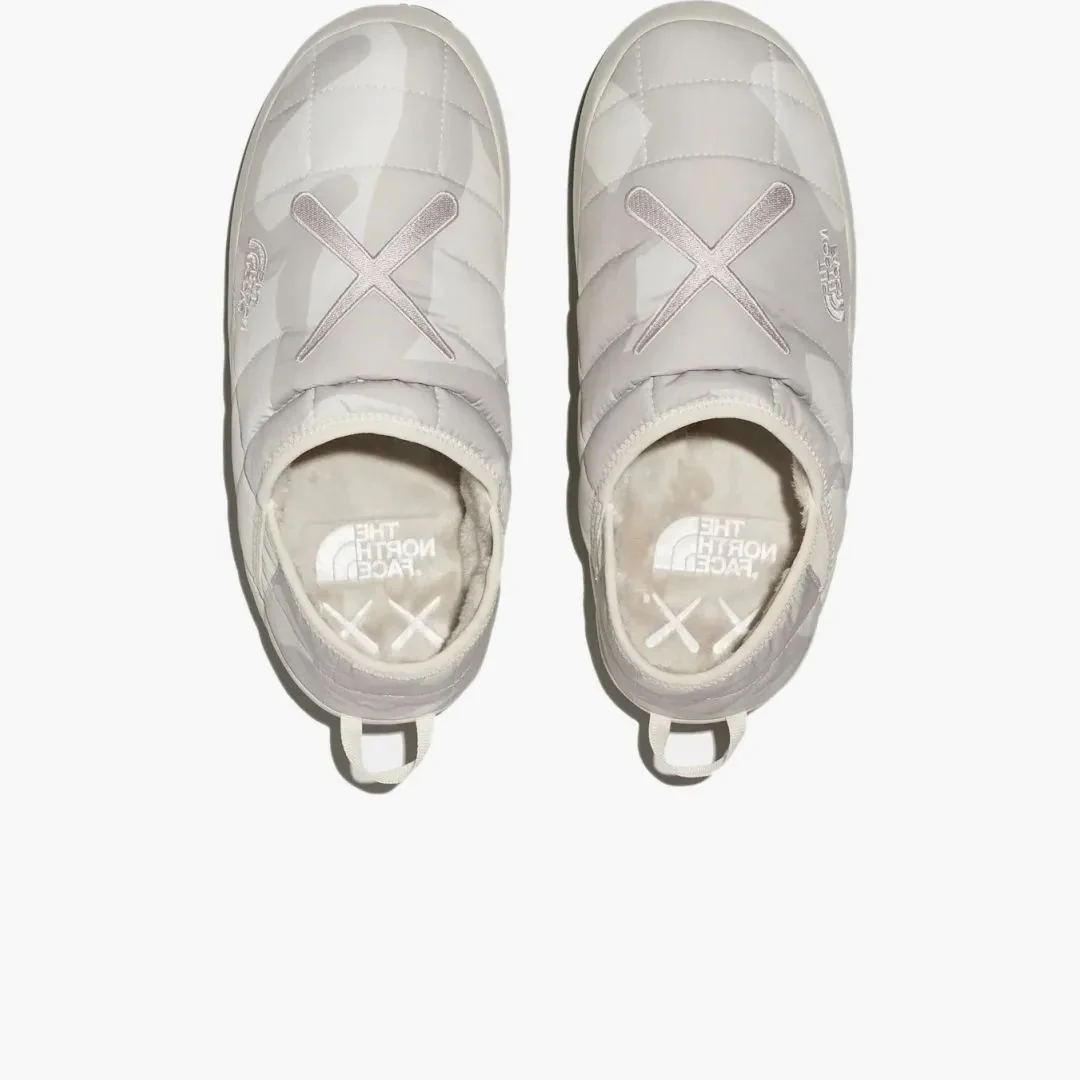The North Face Thermoball Traction Mule Vp Kaws Moonlight Ivory Print - Image 2